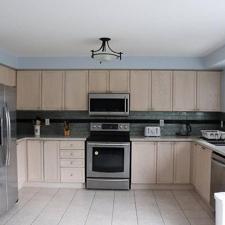 Entire 4 Bed Room Detached Residential Home Ajax Kültér fotó
