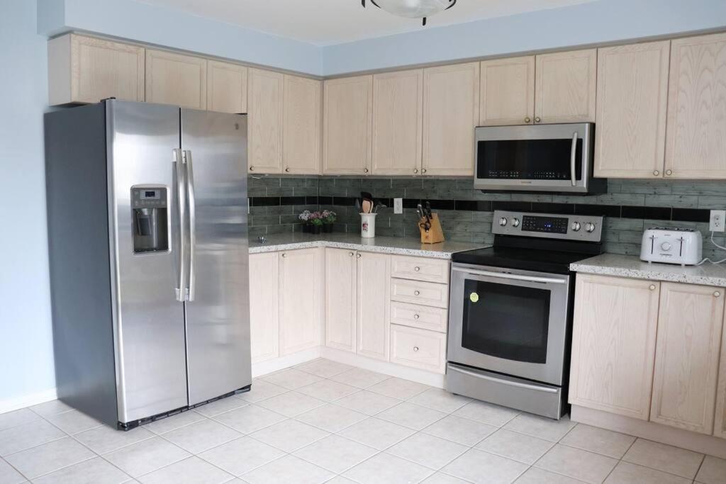 Entire 4 Bed Room Detached Residential Home Ajax Kültér fotó