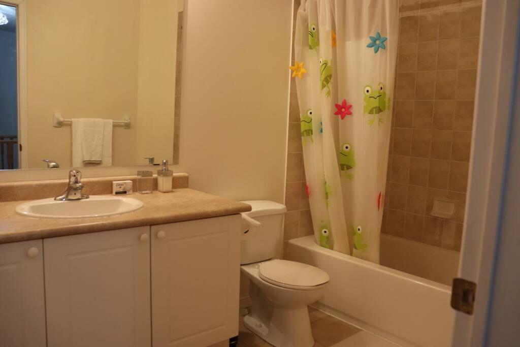 Entire 4 Bed Room Detached Residential Home Ajax Kültér fotó