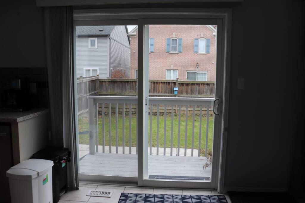 Entire 4 Bed Room Detached Residential Home Ajax Kültér fotó