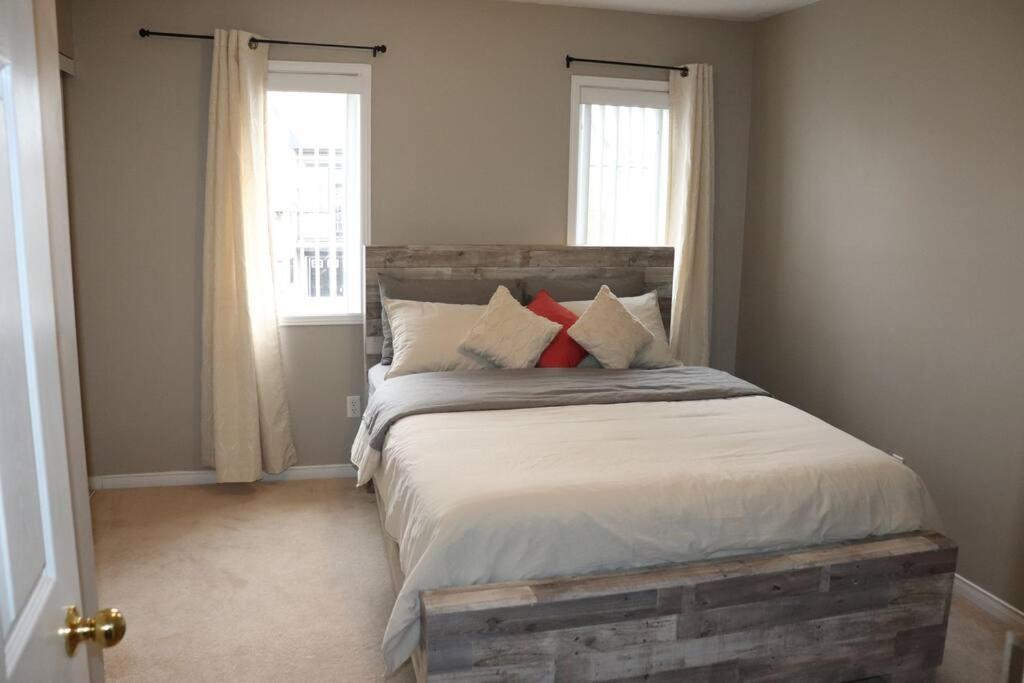 Entire 4 Bed Room Detached Residential Home Ajax Kültér fotó