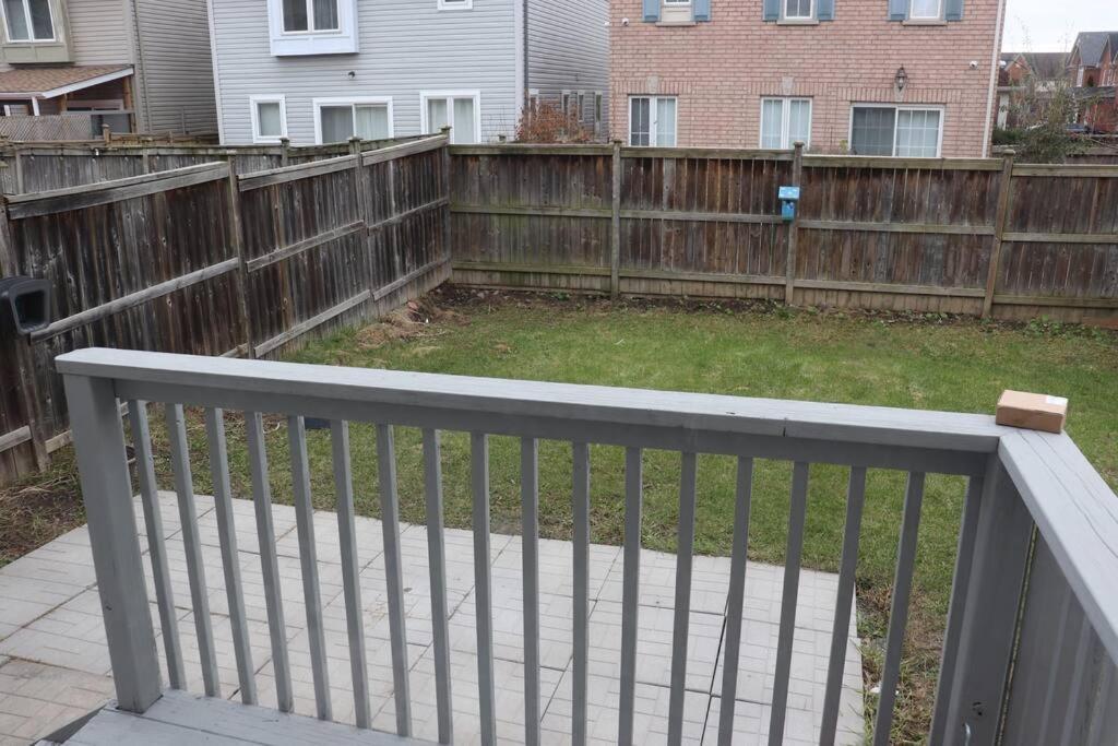 Entire 4 Bed Room Detached Residential Home Ajax Kültér fotó