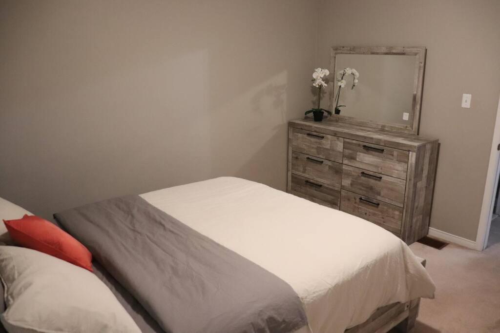 Entire 4 Bed Room Detached Residential Home Ajax Kültér fotó
