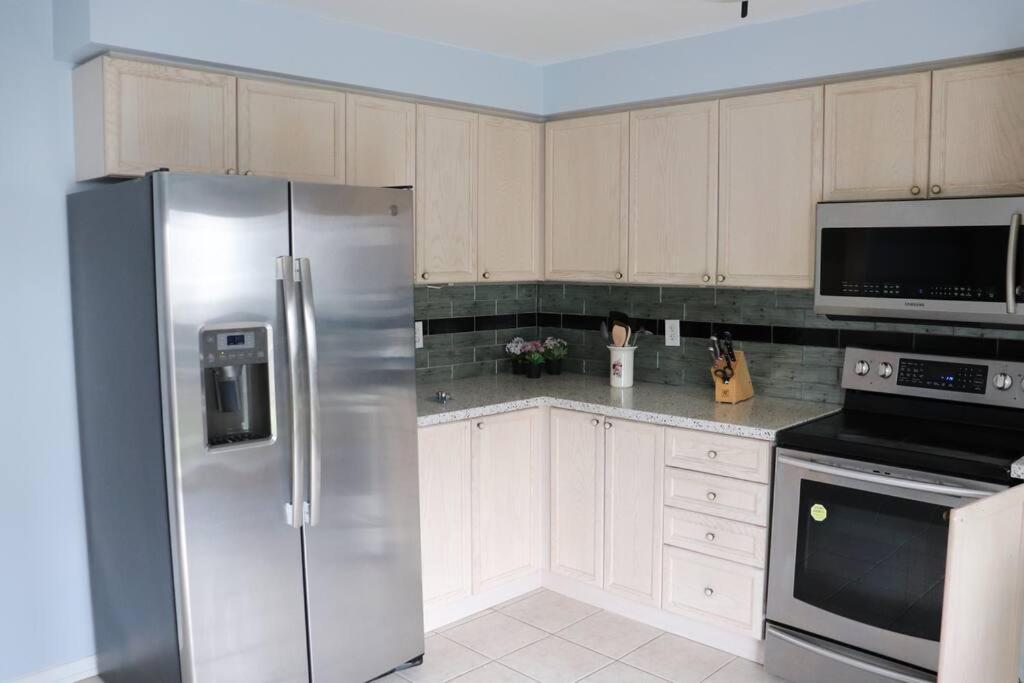Entire 4 Bed Room Detached Residential Home Ajax Kültér fotó