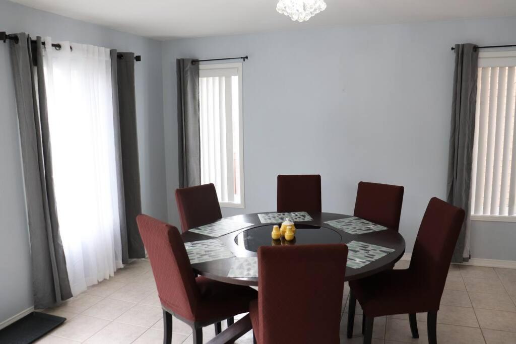 Entire 4 Bed Room Detached Residential Home Ajax Kültér fotó
