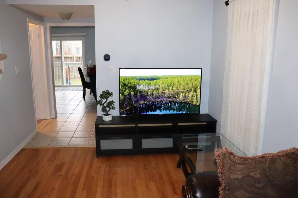 Entire 4 Bed Room Detached Residential Home Ajax Kültér fotó