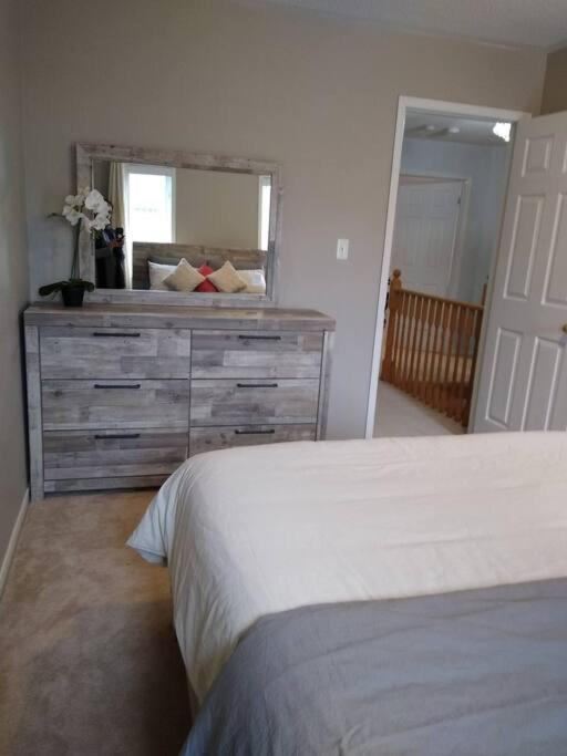 Entire 4 Bed Room Detached Residential Home Ajax Kültér fotó