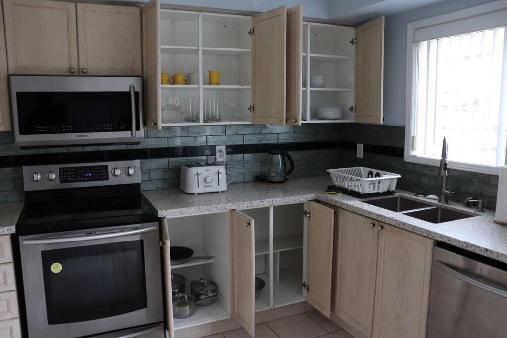 Entire 4 Bed Room Detached Residential Home Ajax Kültér fotó